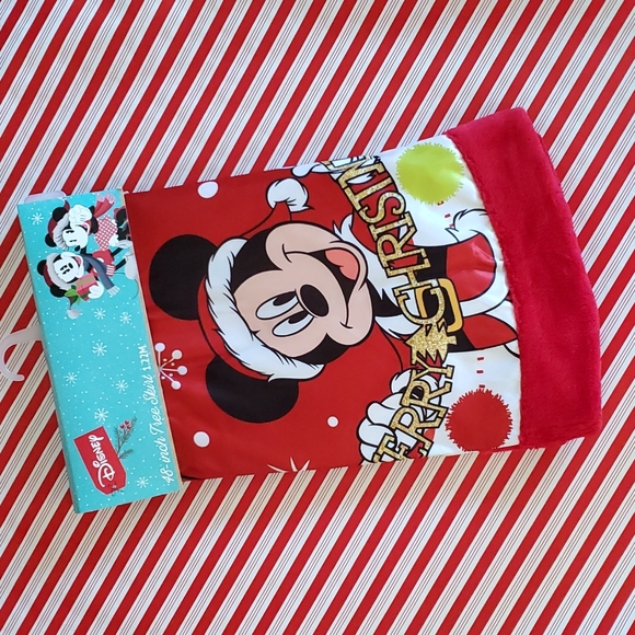 Mickey Mouse & Friends Disney red Christmas tree skirt-Minnie Goofy Donald Duck - Picture 2 of 6
